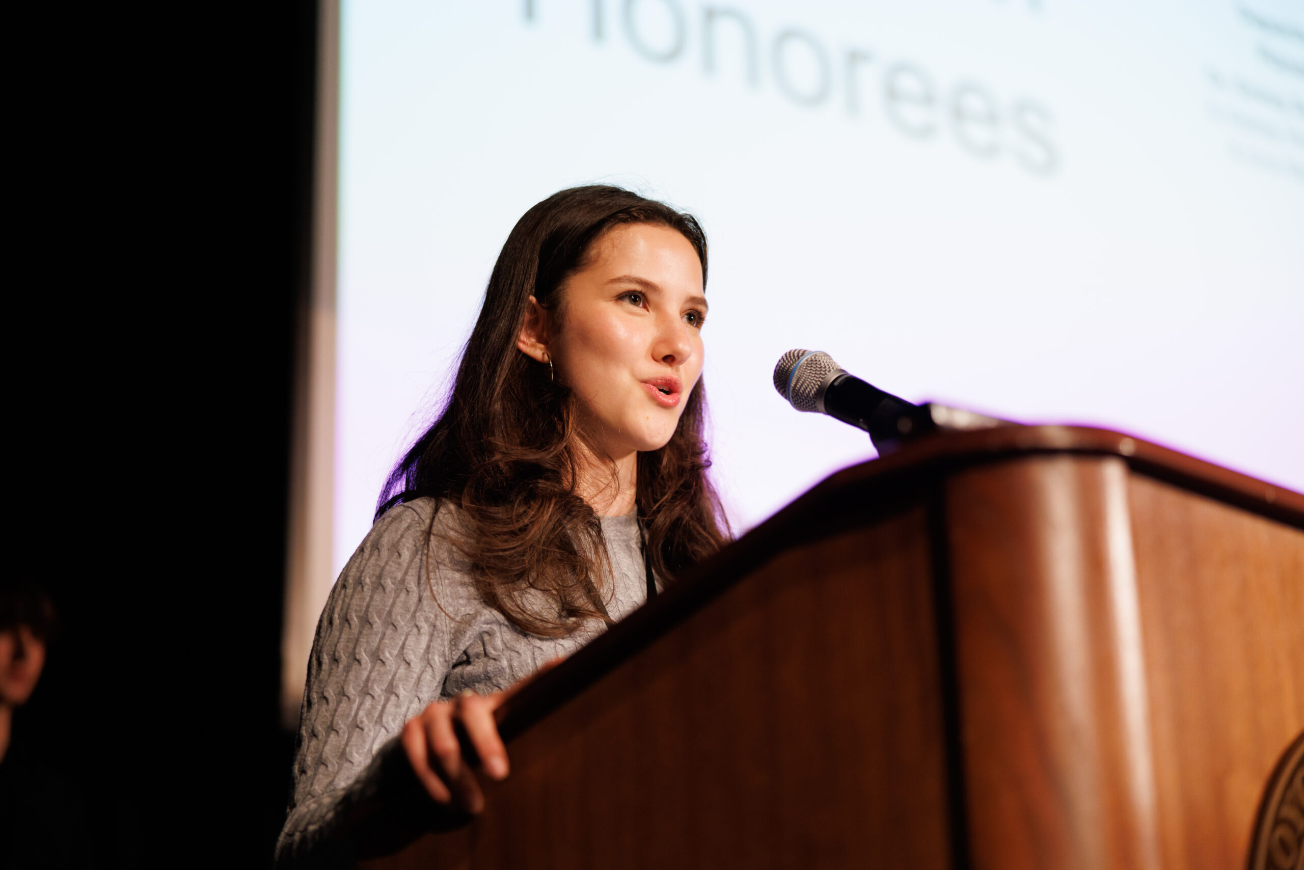Alum awarding research mentor